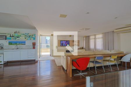 Apartamento à venda com 600m², 4 quartos e 4 vagas Apartamento à venda com 600m², 4 quartos e 4 vagasSala da cobertura