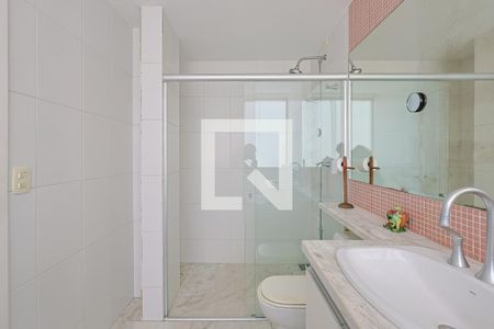 Apartamento à venda com 600m², 4 quartos e 4 vagas Apartamento à venda com 600m², 4 quartos e 4 vagasBanheiro da Suíte 4