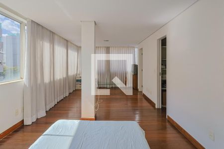 Apartamento à venda com 600m², 4 quartos e 4 vagas Apartamento à venda com 600m², 4 quartos e 4 vagasSuíte 3