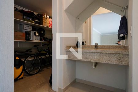 Casa à venda com 380m², 5 quartos e 6 vagasBanheiro de serviço