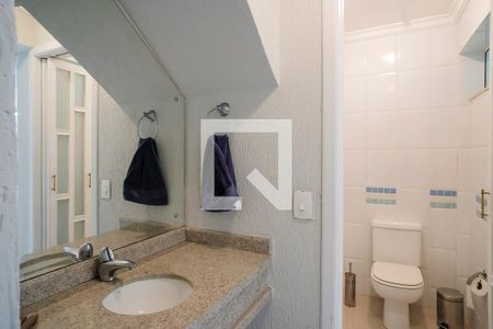 Casa à venda com 380m², 5 quartos e 6 vagasBanheiro de serviço