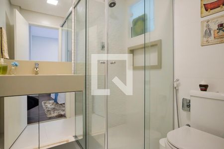 Casa à venda com 380m², 5 quartos e 6 vagasBanheiro da suíte 4