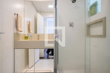 Casa à venda com 380m², 5 quartos e 6 vagasBanheiro da suíte 4