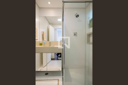 Casa à venda com 380m², 5 quartos e 6 vagasBanheiro da suíte 4