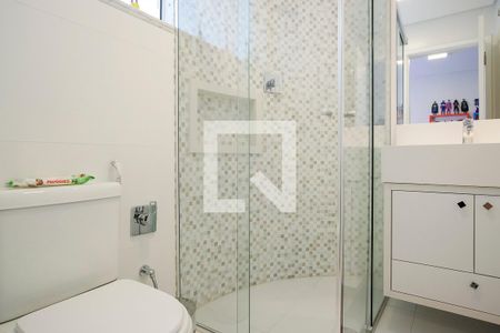 Casa à venda com 380m², 5 quartos e 6 vagasBanheiro da suíte 3