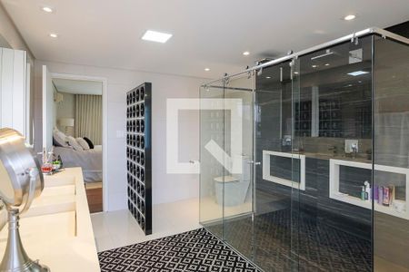 Casa à venda com 380m², 5 quartos e 6 vagasBanheiro da suíte 1