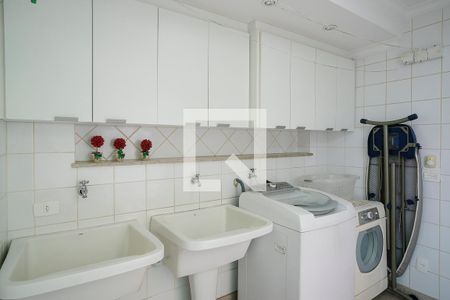 Casa à venda com 380m², 5 quartos e 6 vagasÁrea de serviço