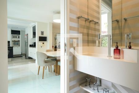 Casa à venda com 380m², 5 quartos e 6 vagasLavabo