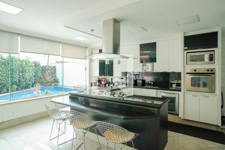 Casa à venda com 380m², 5 quartos e 6 vagasCozinha