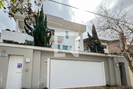 Casa à venda com 380m², 5 quartos e 6 vagasFachada + plaquinha
