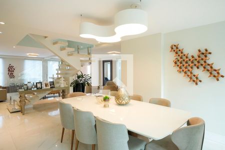 Casa à venda com 380m², 5 quartos e 6 vagasSala de jantar