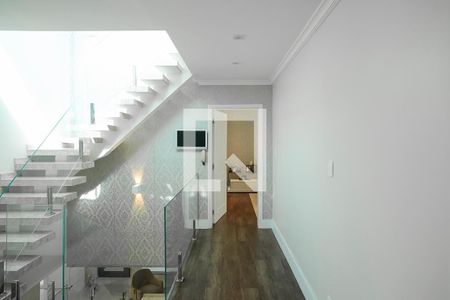 Casa à venda com 380m², 5 quartos e 6 vagasCorredor dos quartos