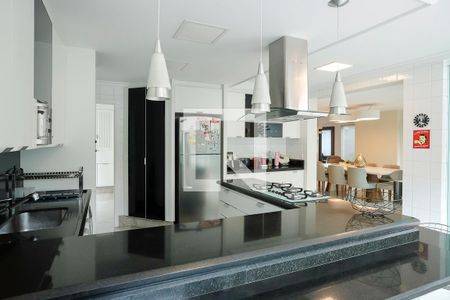 Casa à venda com 380m², 5 quartos e 6 vagasCozinha