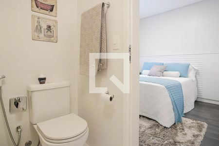 Casa à venda com 380m², 5 quartos e 6 vagasBanheiro da suíte 4