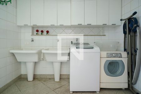 Casa à venda com 380m², 5 quartos e 6 vagasÁrea de serviço