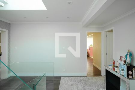 Casa à venda com 380m², 5 quartos e 6 vagasCorredor dos quartos