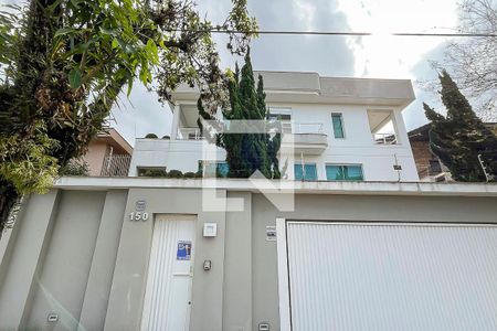 Casa à venda com 380m², 5 quartos e 6 vagasFachada + plaquinha