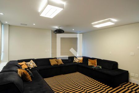 Casa à venda com 380m², 5 quartos e 6 vagasSala de TV