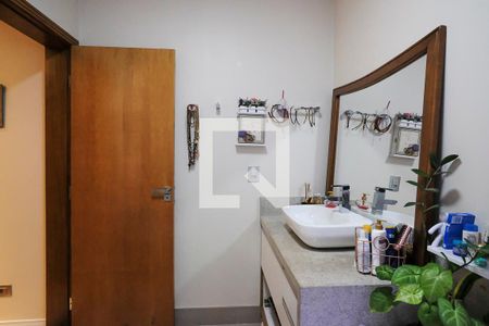 Casa à venda com 396m², 4 quartos e 4 vagasBanheiro suíte 1