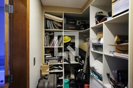 Casa à venda com 396m², 4 quartos e 4 vagasCloset suíte 2