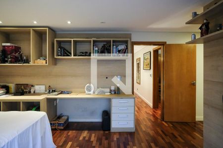 Casa à venda com 396m², 4 quartos e 4 vagasSuíte 2