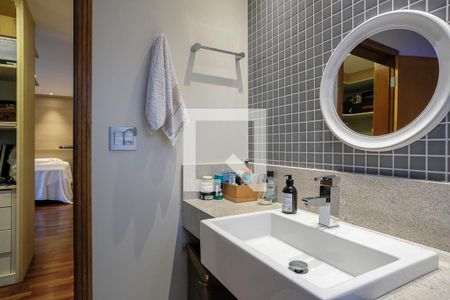 Casa à venda com 396m², 4 quartos e 4 vagasBanheiro suíte 2