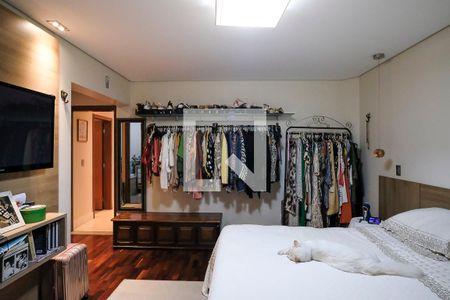 Casa à venda com 396m², 4 quartos e 4 vagasSuíte 1