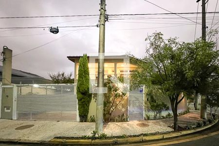 Casa à venda com 396m², 4 quartos e 4 vagasFachada+plaquinha
