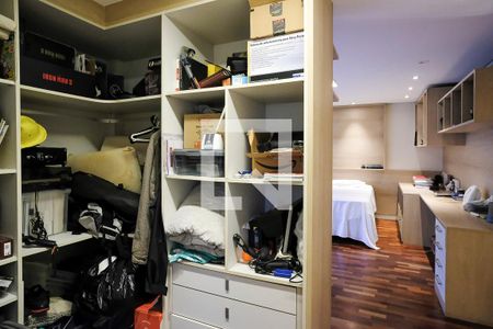 Casa à venda com 396m², 4 quartos e 4 vagasCloset suíte 2