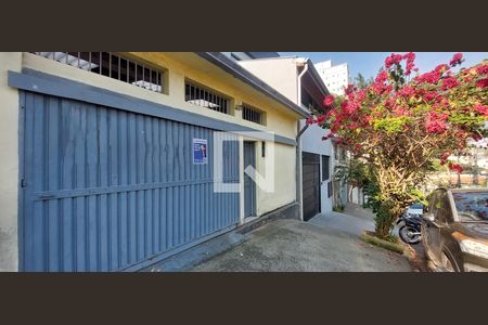 Casa à venda com 70m², 1 quarto e 1 vaga Casa à venda com 70m², 1 quarto e 1 vagaFachada