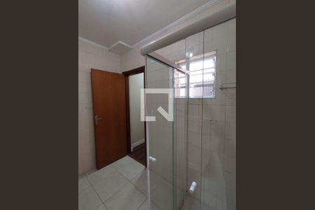 Banheiro  de casa à venda com 3 quartos, 220m² em Vila Brasilina, São Paulo