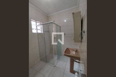 Banheiro  de casa à venda com 3 quartos, 220m² em Vila Brasilina, São Paulo