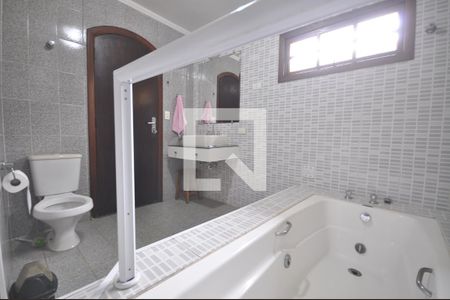 Casa à venda com 200m², 3 quartos e 3 vagasBanheiro da Suíte