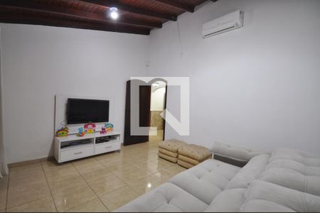 Casa à venda com 200m², 3 quartos e 3 vagasSala