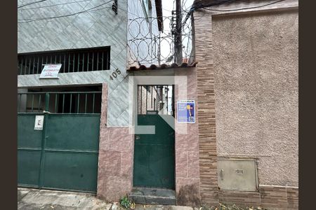 Casa para alugar com 60m², 2 quartos e sem vagaFachada + plaquinha