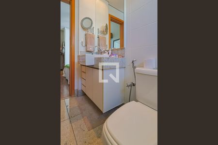 Apartamento à venda com 162m², 3 quartos e 4 vagasBanheiro 3