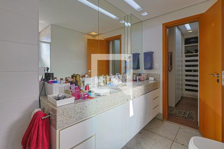 Apartamento à venda com 162m², 3 quartos e 4 vagasBanheiro 2