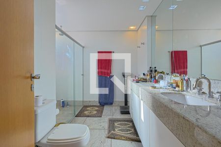 Apartamento à venda com 162m², 3 quartos e 4 vagasBanheiro 2