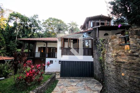 Casa de condomínio à venda com 442m², 4 quartos e 6 vagasFachada