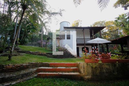 Casa de condomínio à venda com 442m², 4 quartos e 6 vagasFachada