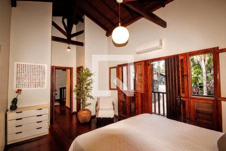 Casa de condomínio à venda com 442m², 4 quartos e 6 vagasquarto 2