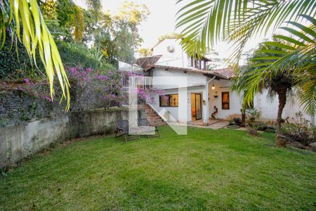 Casa de condomínio à venda com 442m², 4 quartos e 6 vagasQuintal