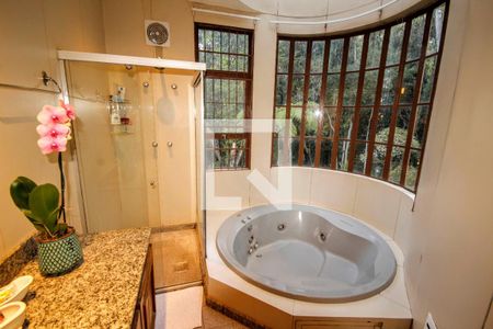 Casa de condomínio à venda com 442m², 4 quartos e 6 vagasbanheiro 2