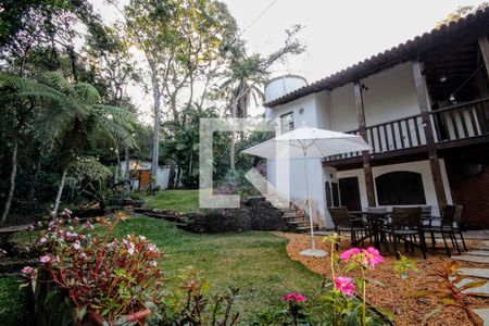 Casa de condomínio à venda com 442m², 4 quartos e 6 vagasFachada