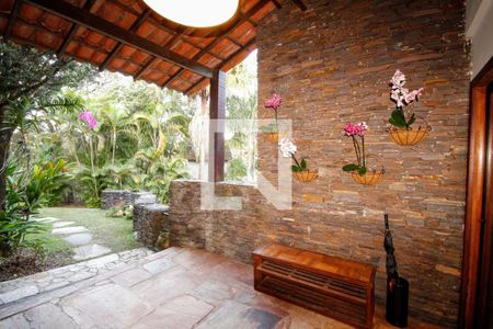 Casa de condomínio à venda com 442m², 4 quartos e 6 vagasVaranda de entrada