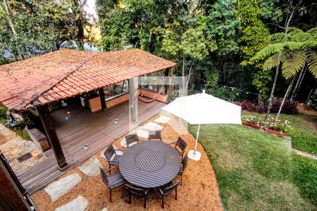 Casa de condomínio à venda com 442m², 4 quartos e 6 vagasvista