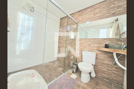 Casa de condomínio para alugar com 250m², 3 quartos e 4 vagas Casa de condomínio para alugar com 250m², 3 quartos e 4 vagasBanheiro da Suíte