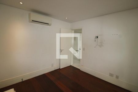 Apartamento à venda com 320m², 4 quartos e 6 vagasSala 3