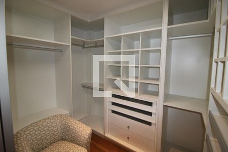 Apartamento à venda com 320m², 4 quartos e 6 vagasSuíte 3 - Closet