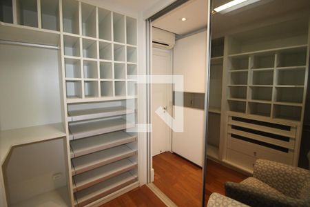 Apartamento à venda com 320m², 4 quartos e 6 vagasSuíte 3 - Closet